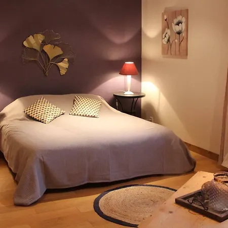 Le Vallon Des Ronzieres Bed and Breakfast 3*